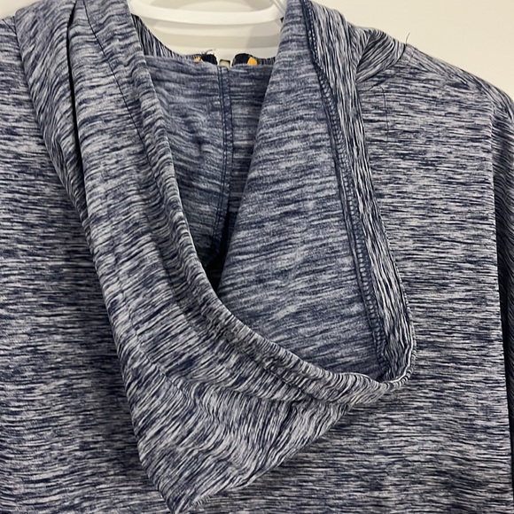 Women’s NHL Buffalo Sabres Zip Hoodie with thumb holes - Picture 6 of 7